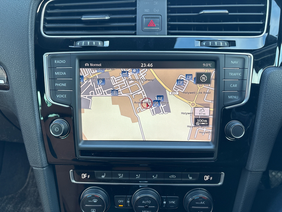 2014 Volkswagen Golf - image 21