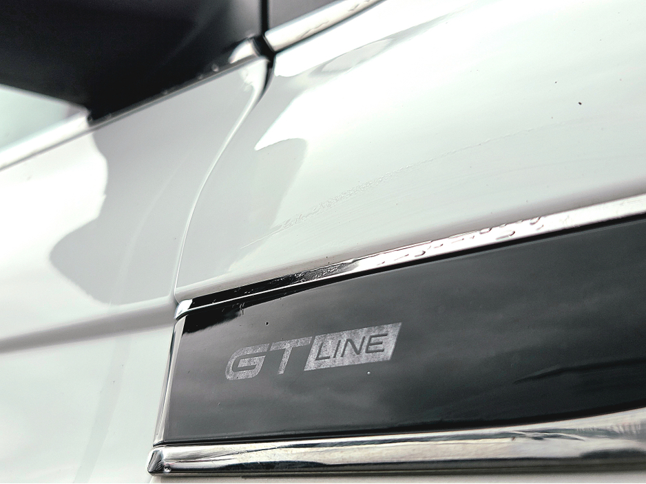 2019 Renault Megane - image 9