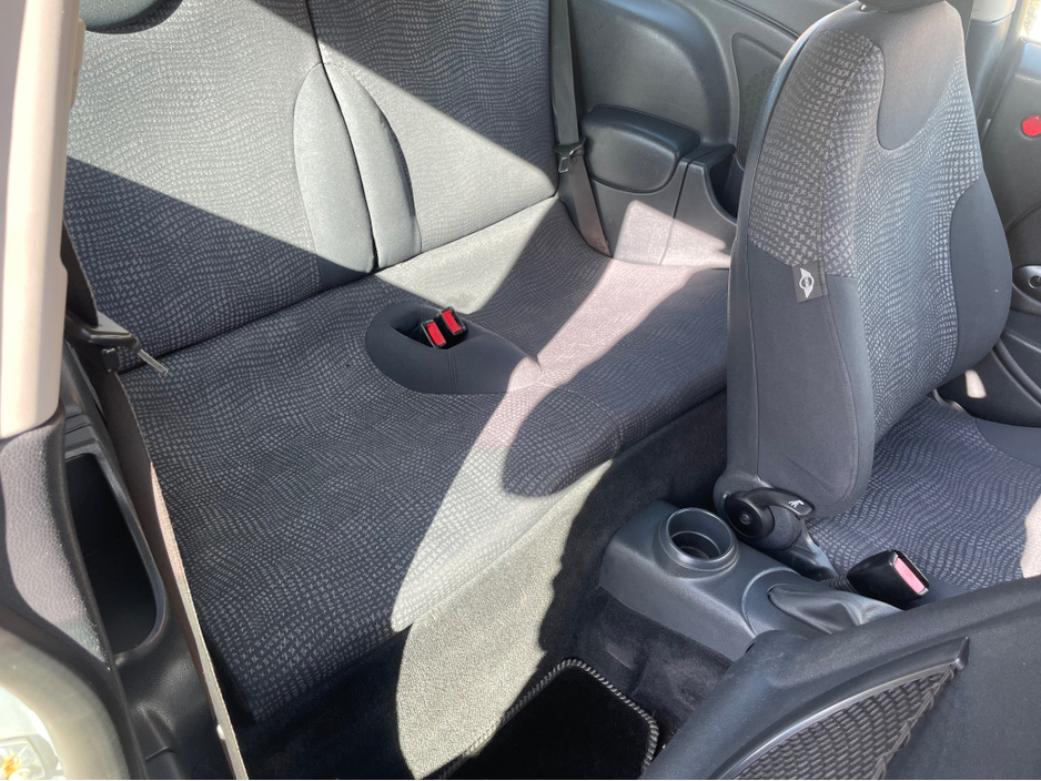 2004 MINI Hatch - image 12