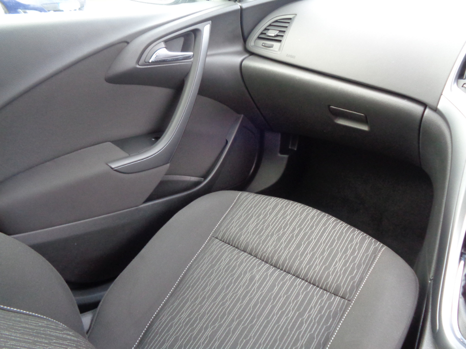 2016 Opel Astra - image 9