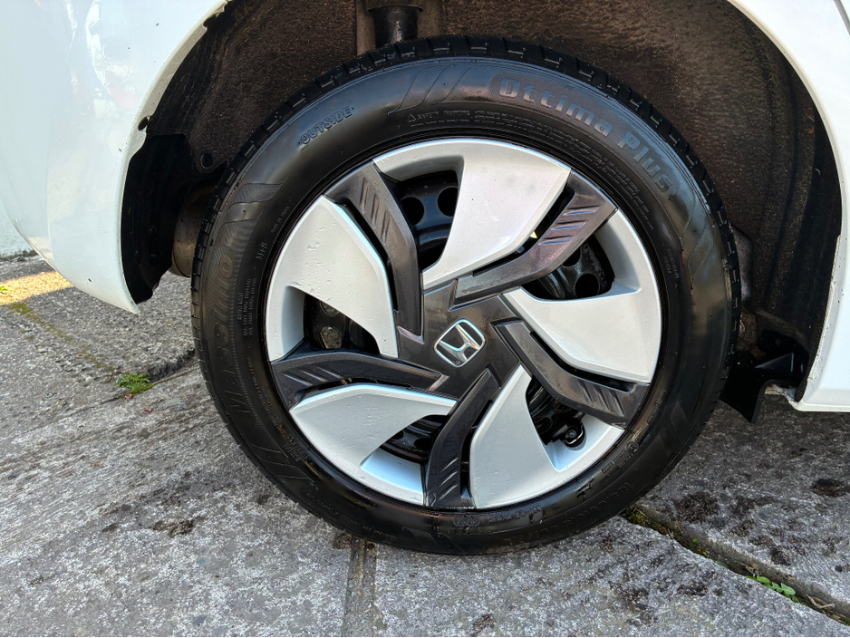 2015 Honda Fit - image 14