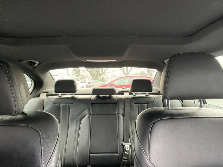 2021 BMW 5 Series - image 11