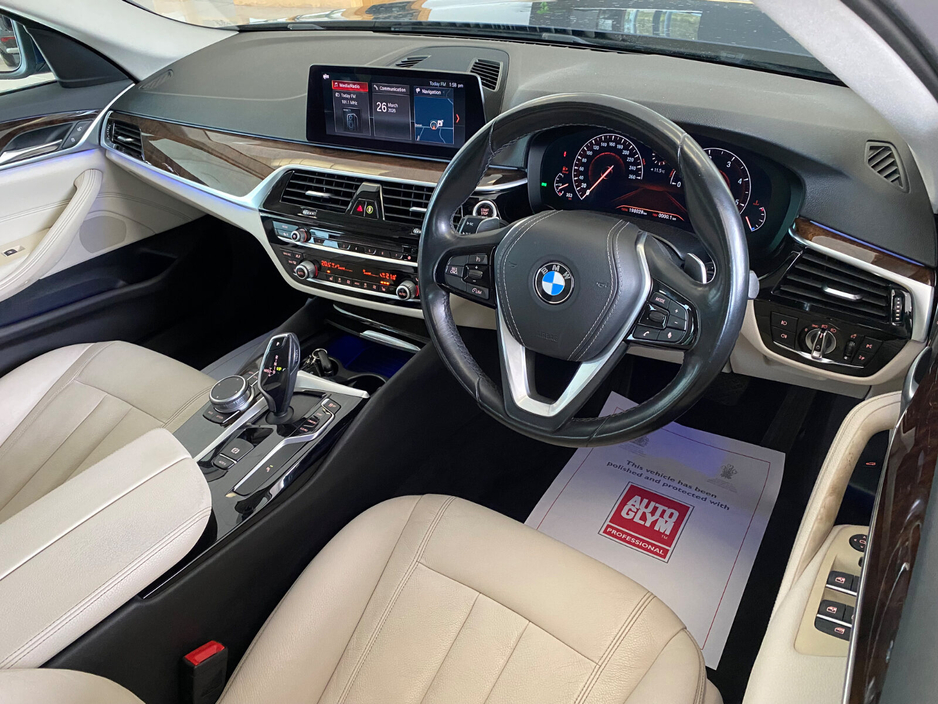 2019 BMW 5 Series - image 12