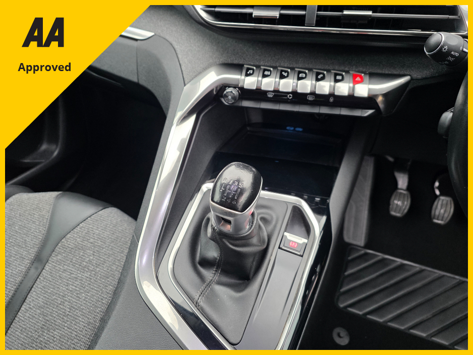 2020 Peugeot 3008 ALLURE * 1.5 DIESEL €17,900