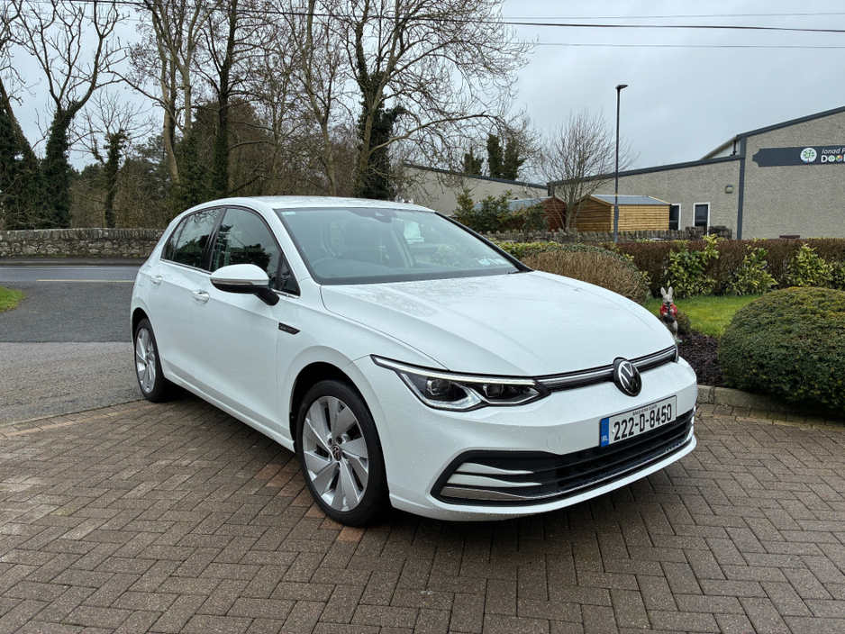 2022 Volkswagen Golf - image 4