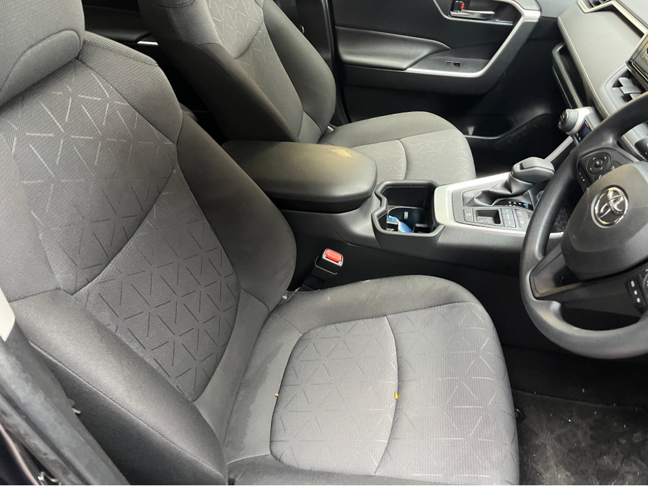 2024 Toyota Rav4 - image 9