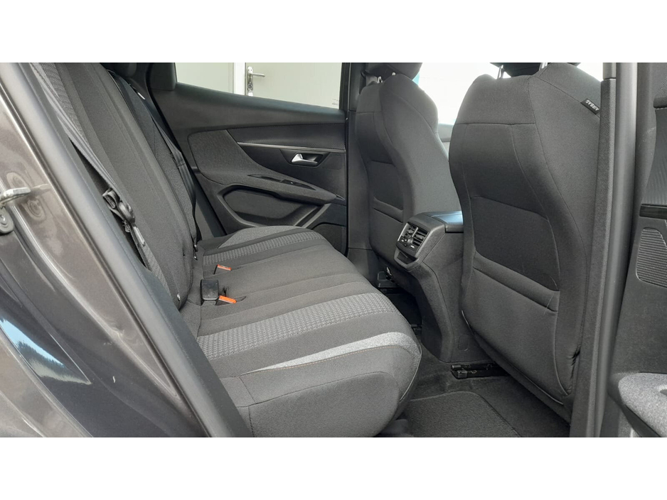 2023 Peugeot 3008 - image 12