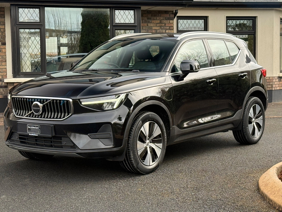 2023 Volvo XC40 - image 3