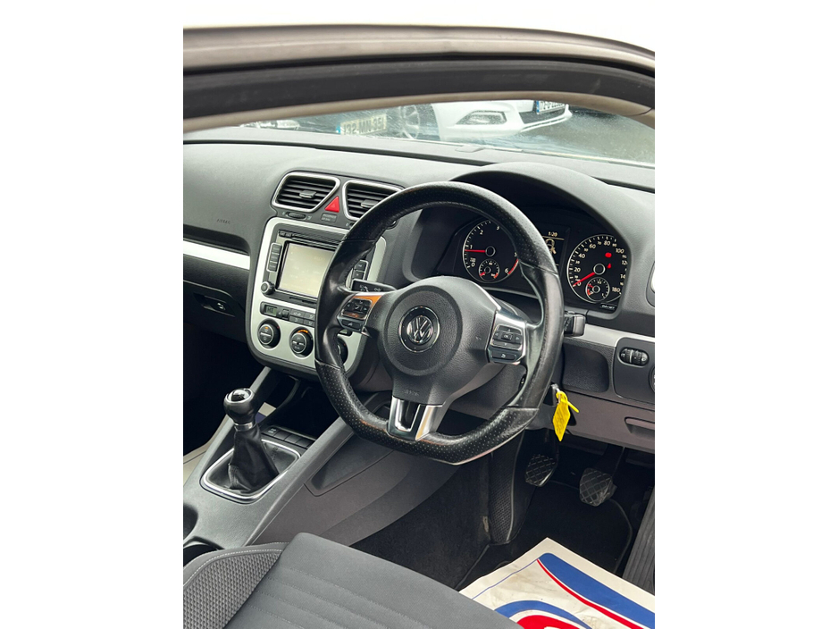 2009 Volkswagen Scirocco - image 8