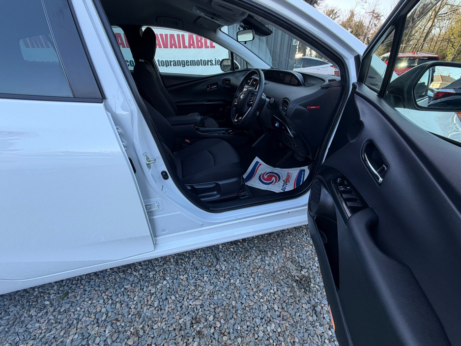 2022 Toyota Prius - image 10