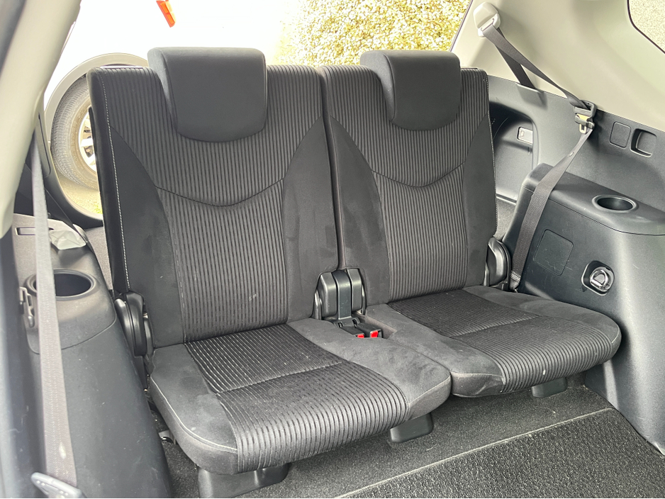 2018 Toyota Prius+ - image 10