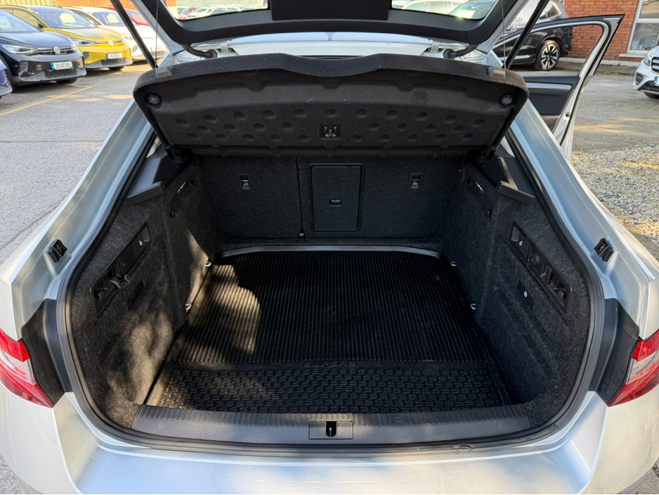 2021 Skoda Superb - image 21
