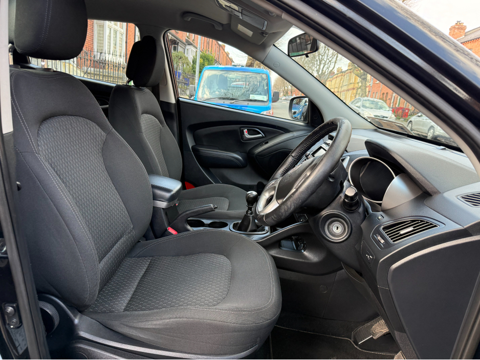 2012 Hyundai ix35 - image 13