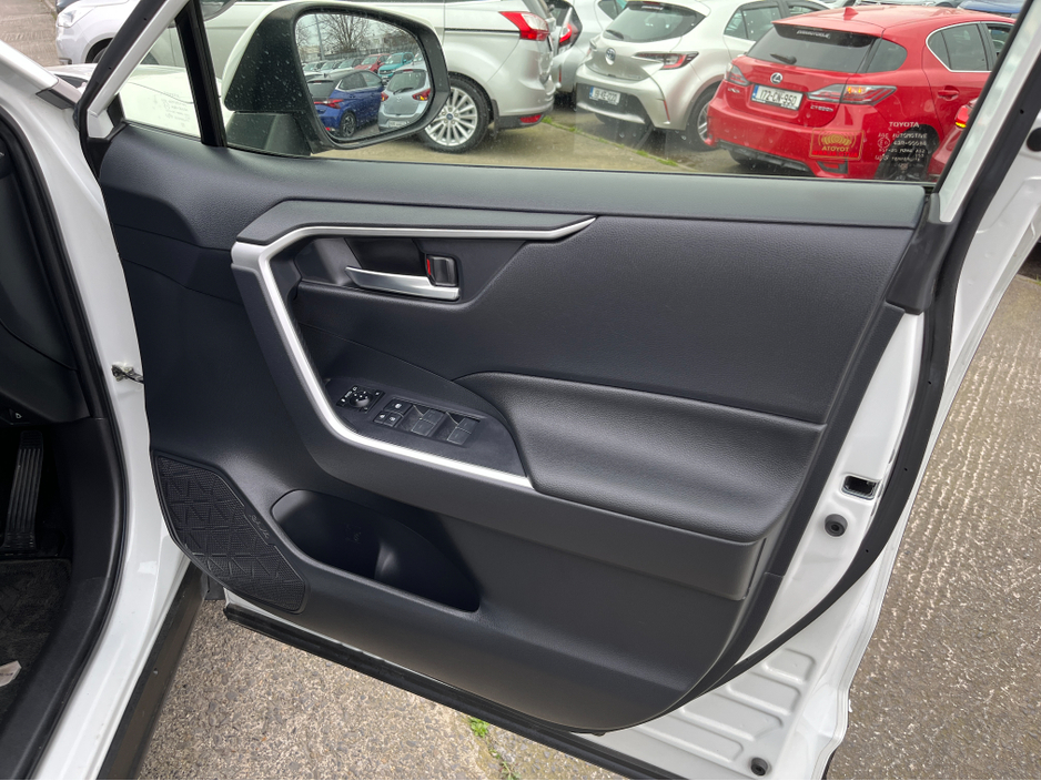 2022 Toyota Rav4 - image 12