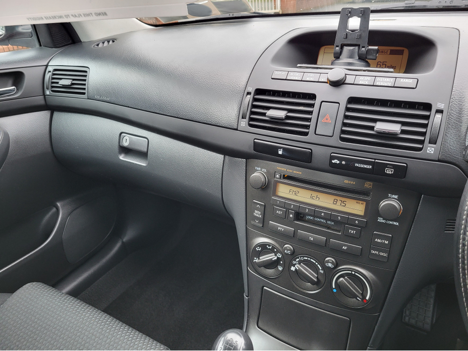 2006 Toyota Avensis - image 21