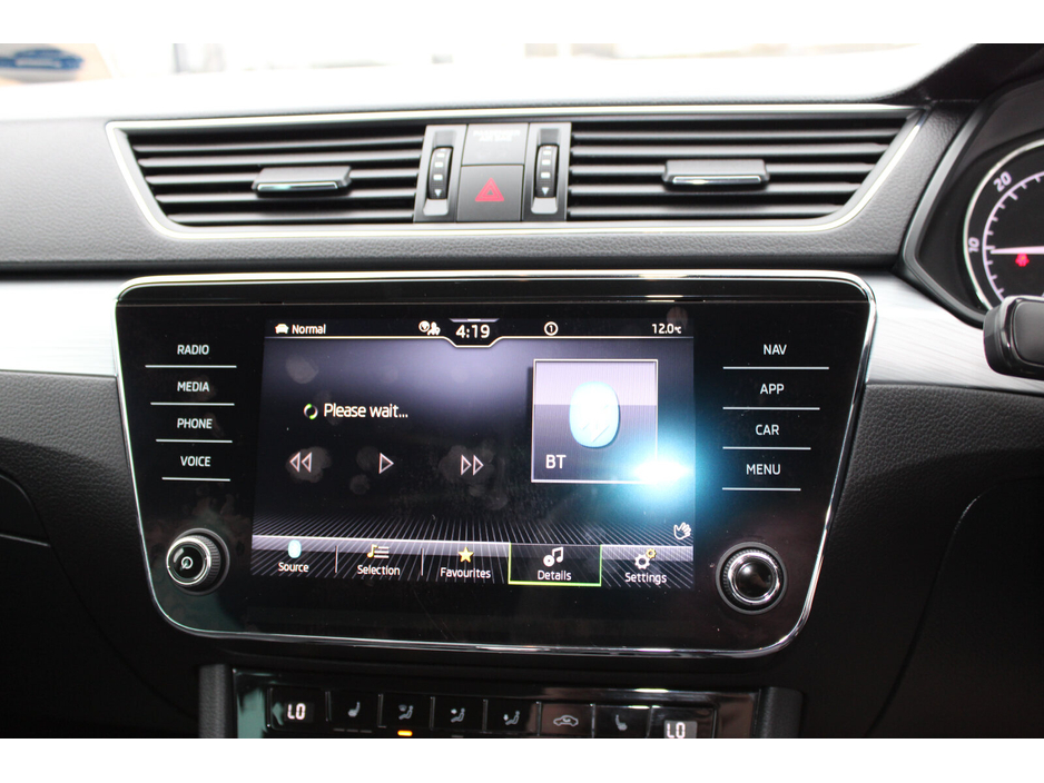 2021 Skoda Superb - image 21