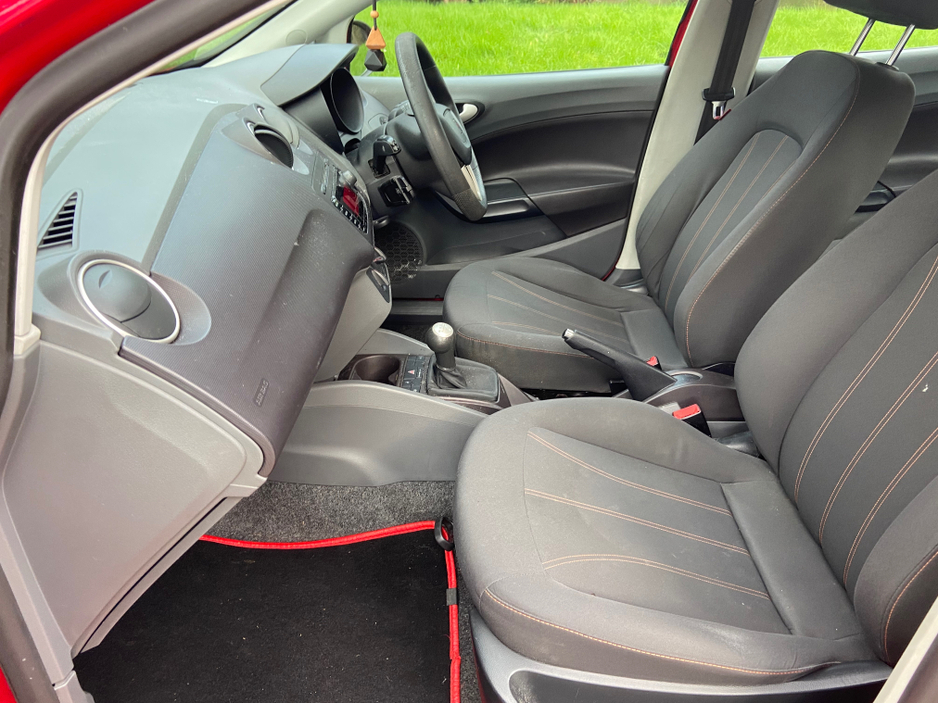 2010 SEAT Ibiza - image 4
