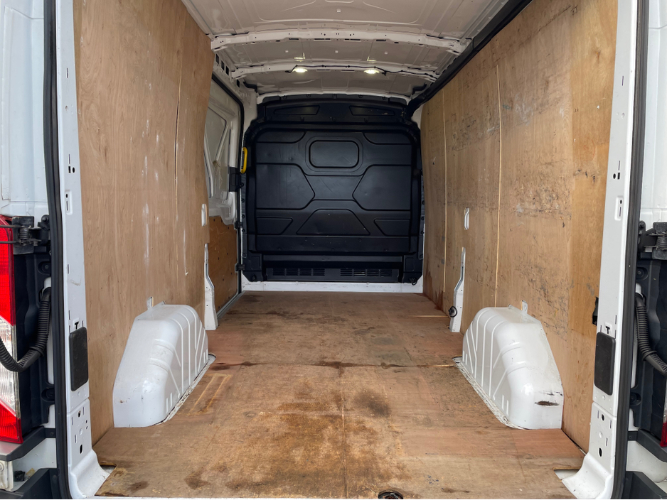 2016 Ford Transit - image 11