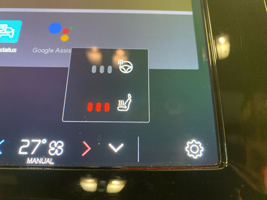 2022 Volvo XC40 - image 21