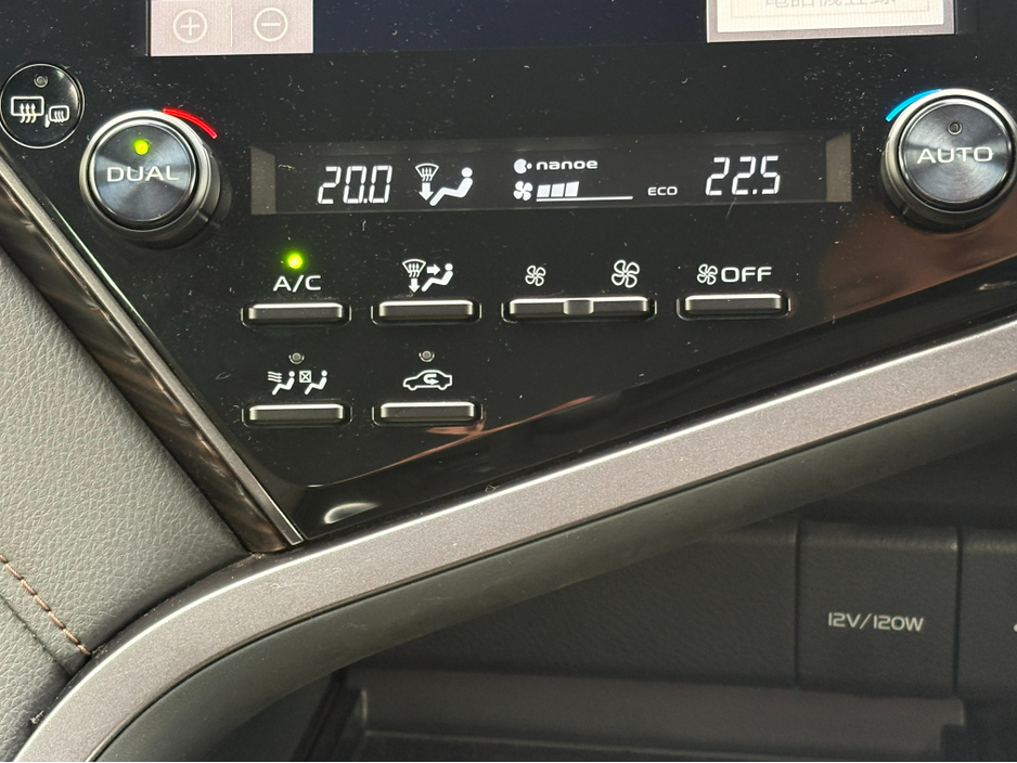 2020 Toyota Camry - image 17