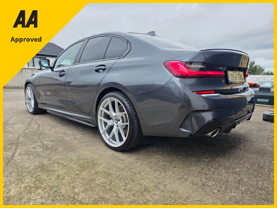 2020 BMW 3 Series - image 6