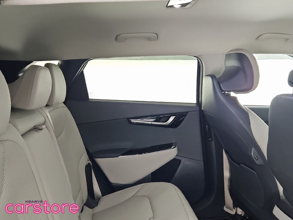 2022 Kia EV6 - image 10