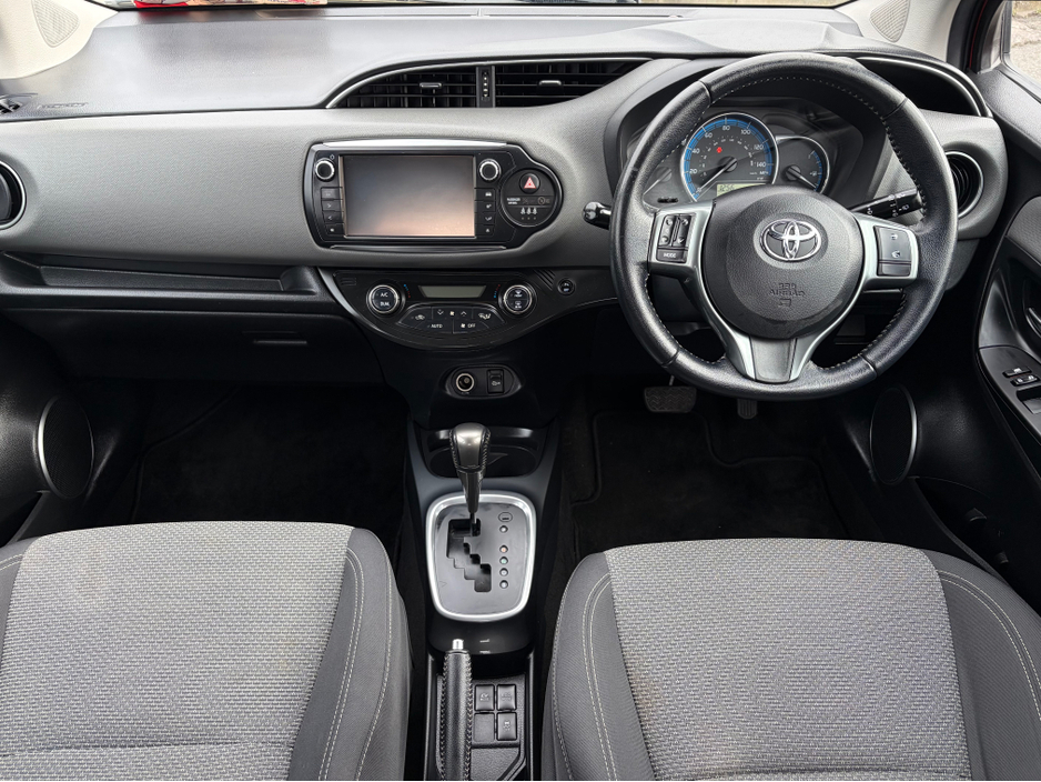 2015 Toyota Yaris - image 7