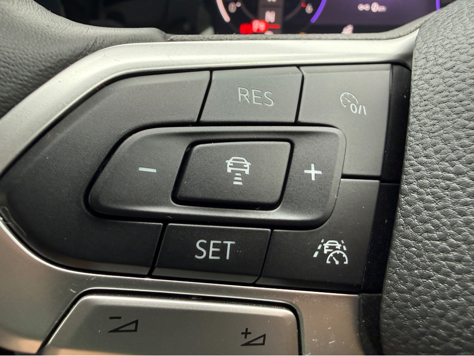 2022 Volkswagen Golf - image 15