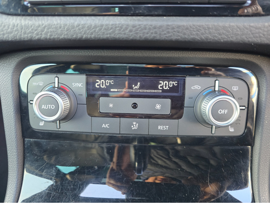 2017 Volkswagen Touareg V6 R-LINE-FULLY SERVICED WITH NEW TYRES €26,450