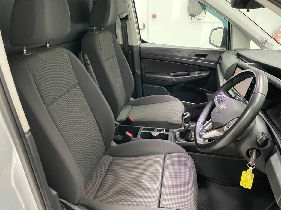 2023 Volkswagen Caddy - image 12