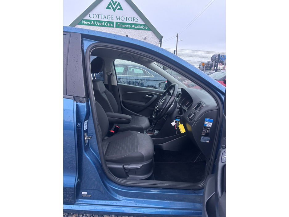 2017 Volkswagen Polo  €13,950