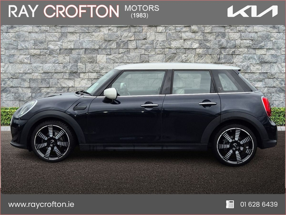 2022 MINI Hatch Cooper Exclusive €26,500