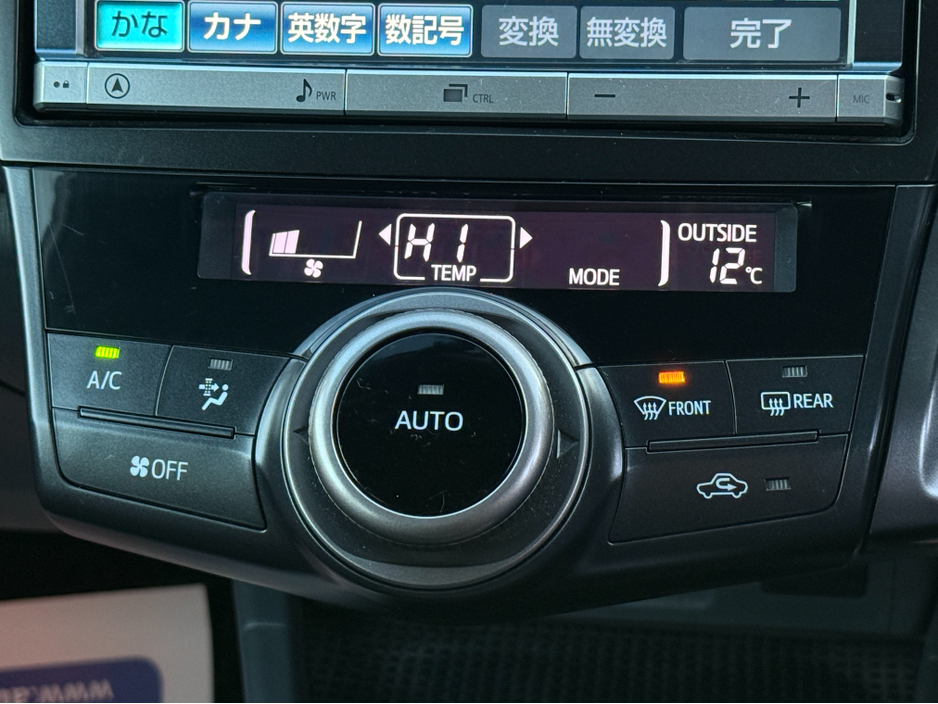 2013 Toyota Prius Alpha - image 19