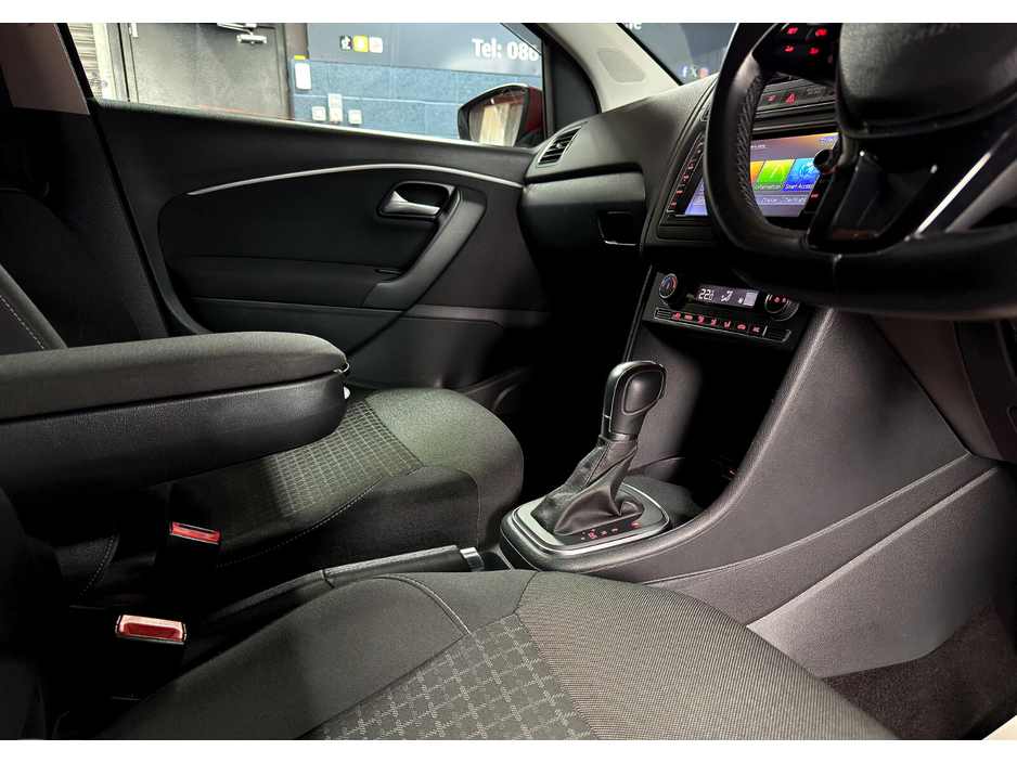 2016 Volkswagen Polo - image 24