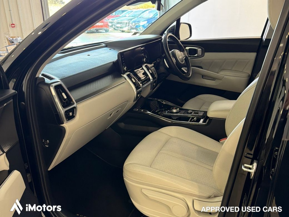 2023 Kia Sorento - image 12