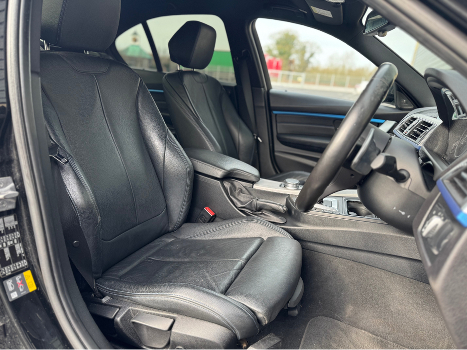 2017 BMW 3 Series - image 16