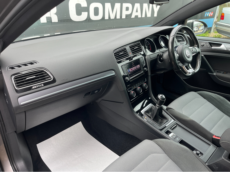 2016 Volkswagen Golf - image 11