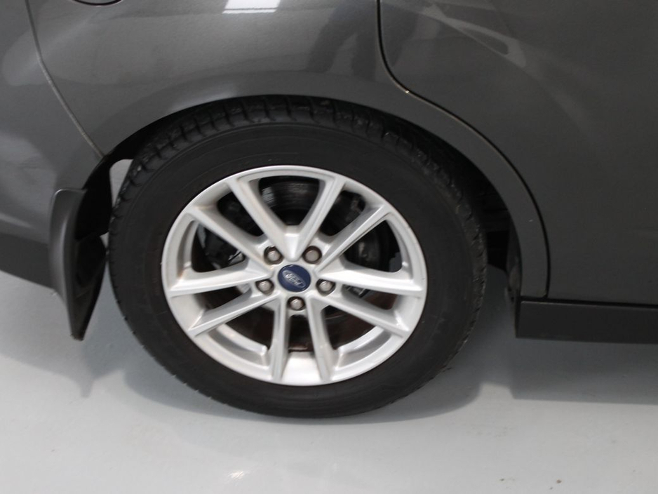 2017 Ford C-Max Zetec 1.5 TDCI 95PS M6 4DR €11,999