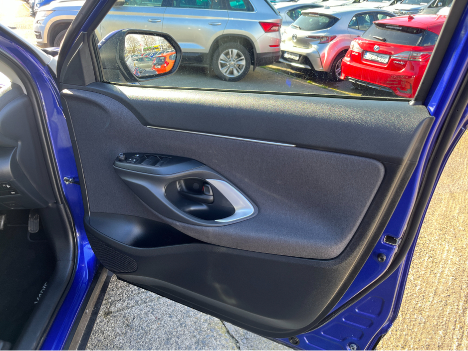 2024 Toyota Yaris - image 12