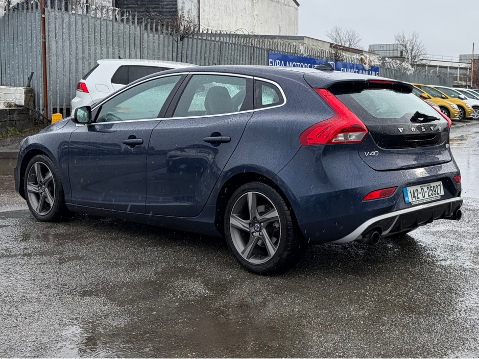 2014 Volvo V40 - image 4