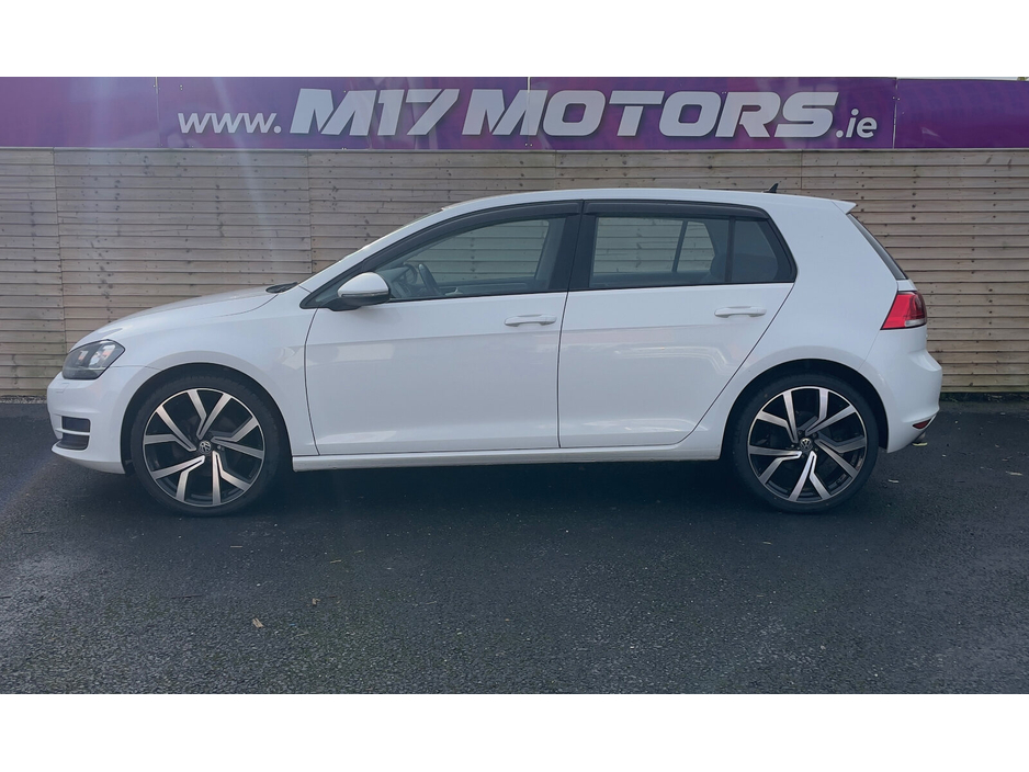 2015 Volkswagen Golf - image 4