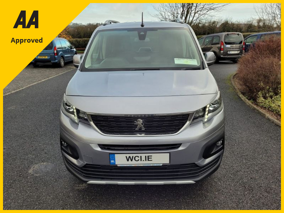 2022 Peugeot Rifter - image 3