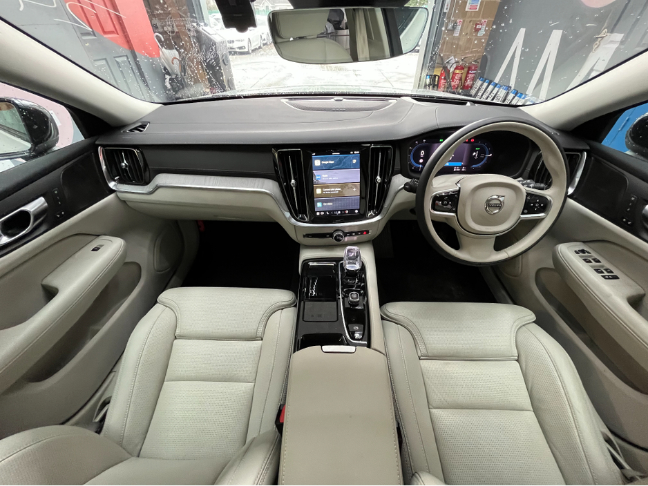 2024 Volvo V60 - image 20