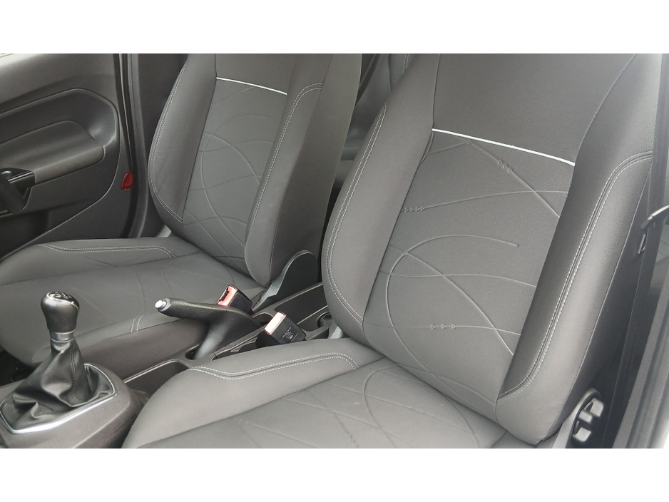 2015 Ford Fiesta - image 12