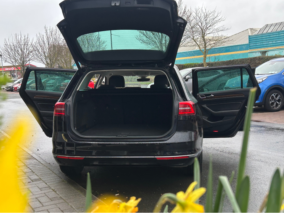 2016 Volkswagen Passat - image 29