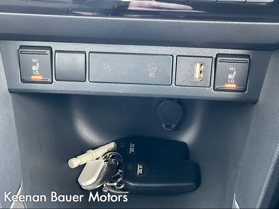 2023 Toyota Yaris - image 24