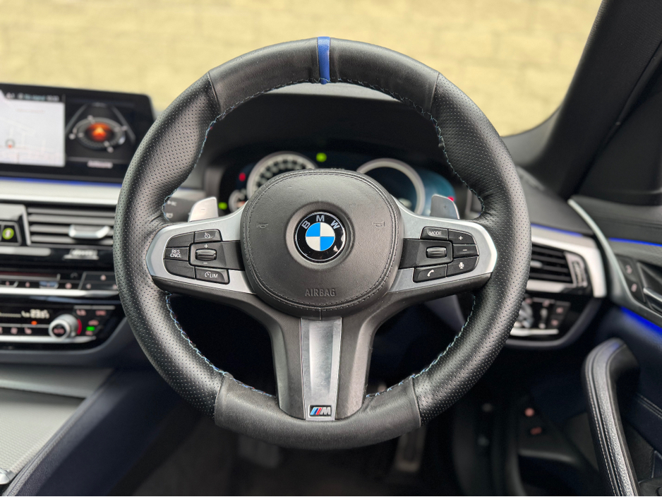 2017 BMW 5 Series - image 22