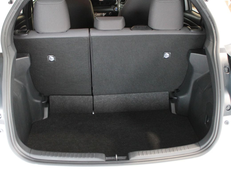 2020 Toyota Yaris 6aa-mxph10 €15,999