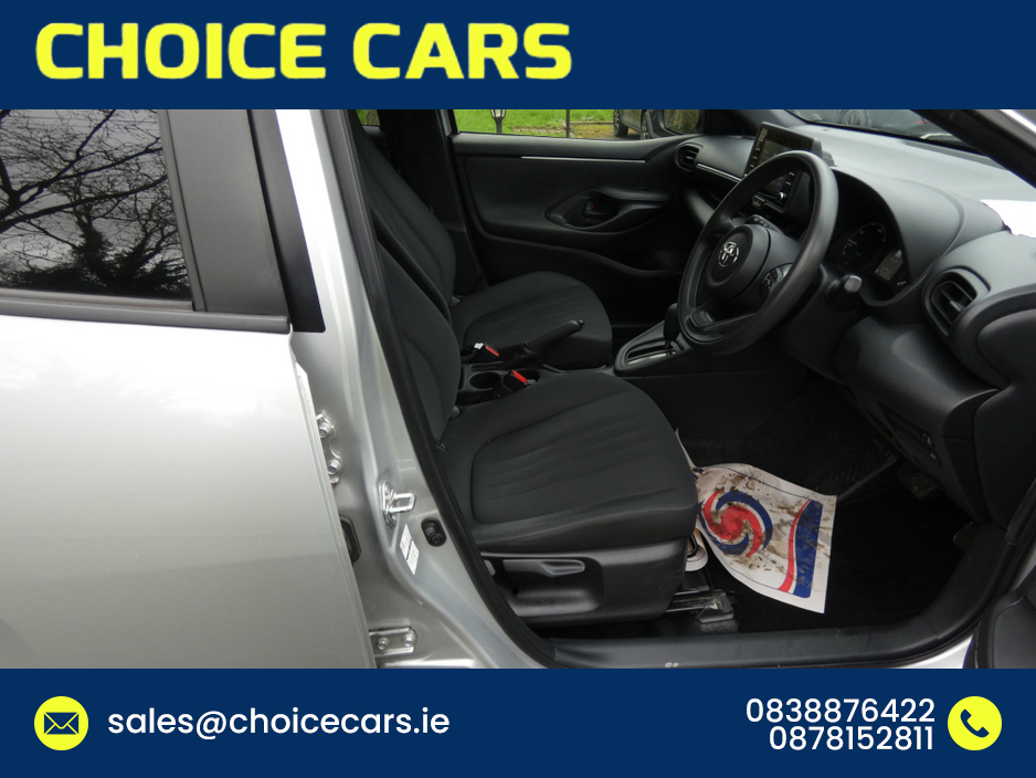 2021 Toyota Yaris - image 8