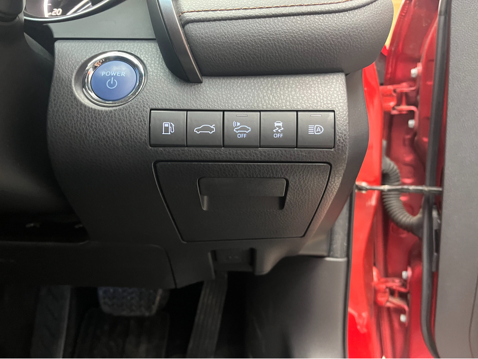 2018 Toyota Camry - image 12